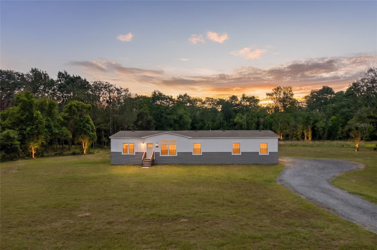 Photo of 2362 NE COUNTY ROAD 1469 HAWTHORNE FL 32640