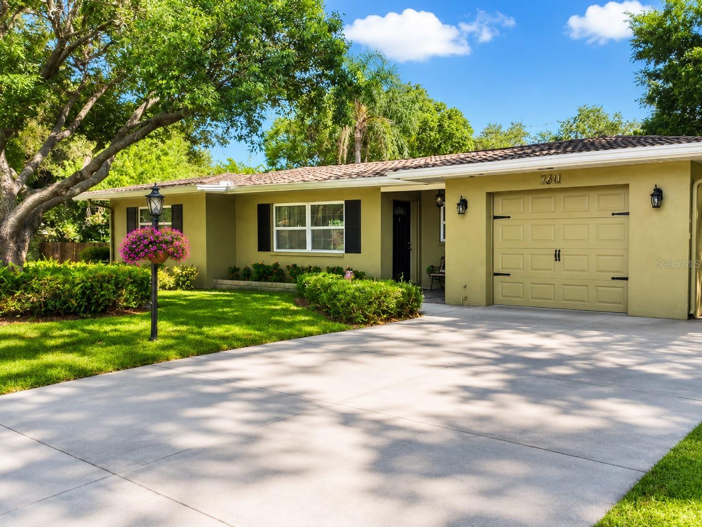Photo of 1637 WHITEWOOD DRIVE CLEARWATER FL 33756