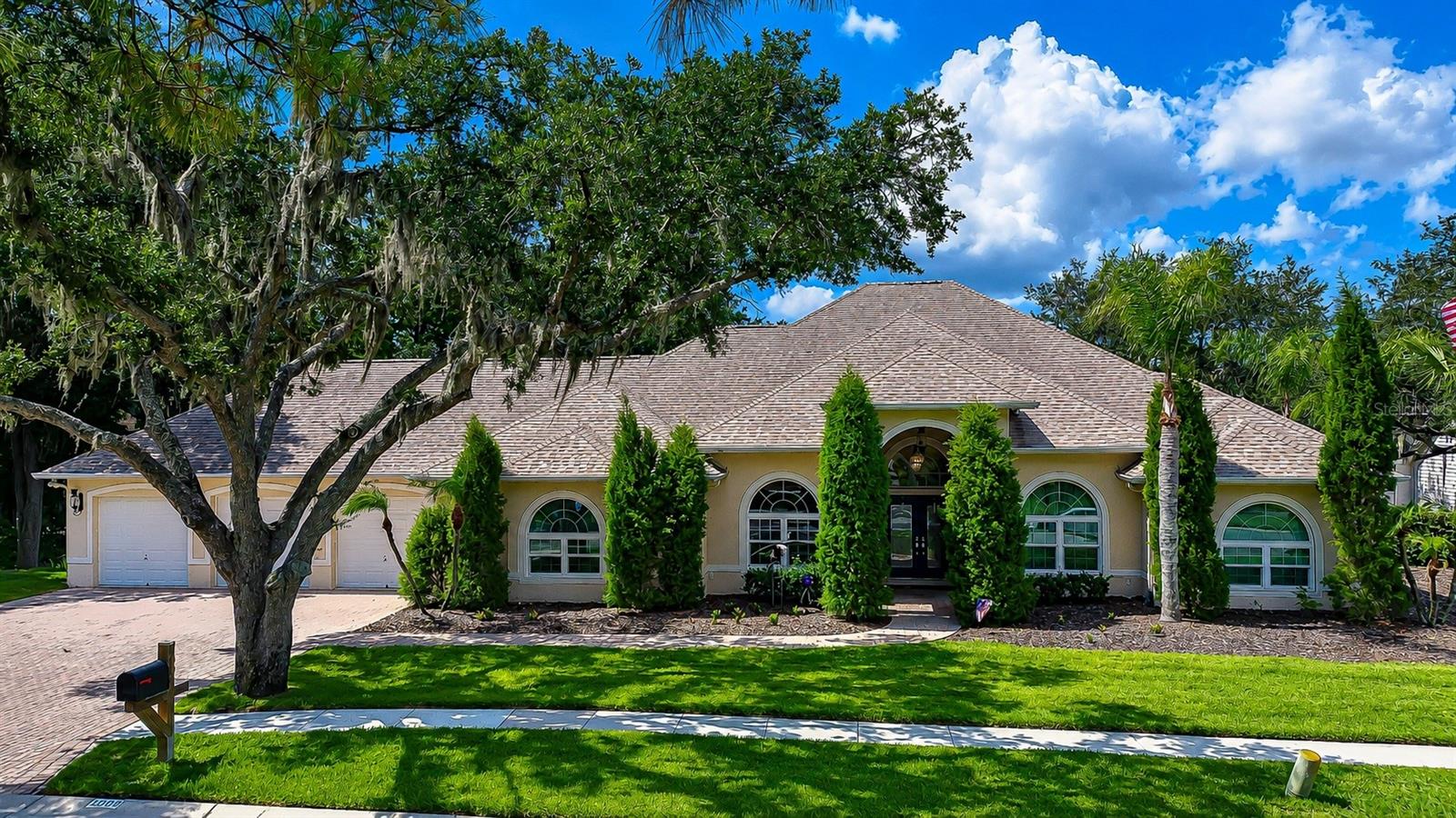 Photo of 1009 EMERALD CREEK DRIVE VALRICO FL 33596