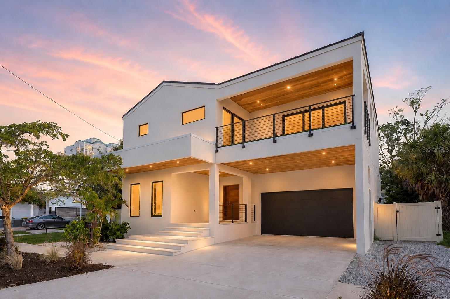 Photo of 1681 OAK STREET SARASOTA FL 34236