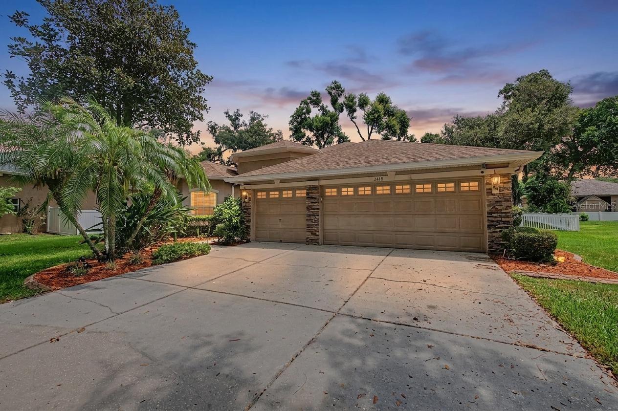Photo of 2418 BLUE STONE COURT VALRICO FL 33594