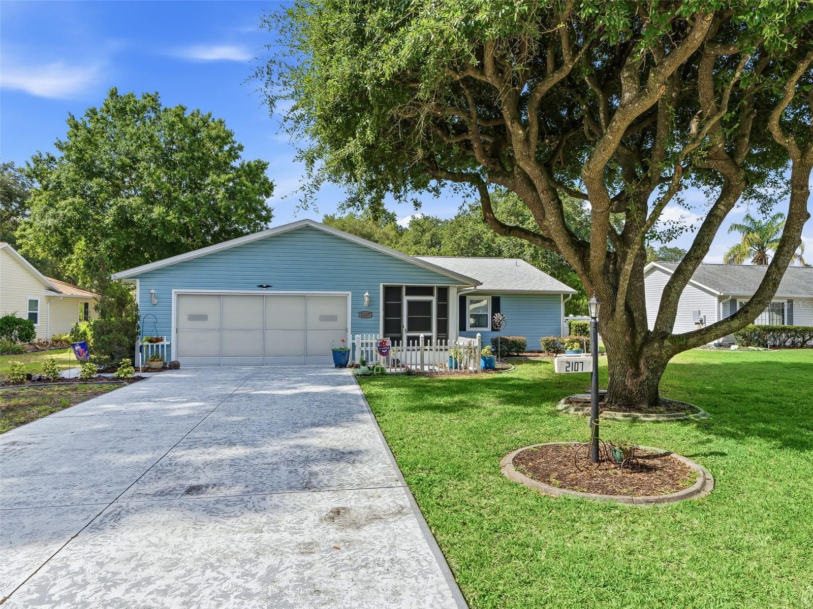 Photo of 2107 GREENLAW COURT LEESBURG FL 34788