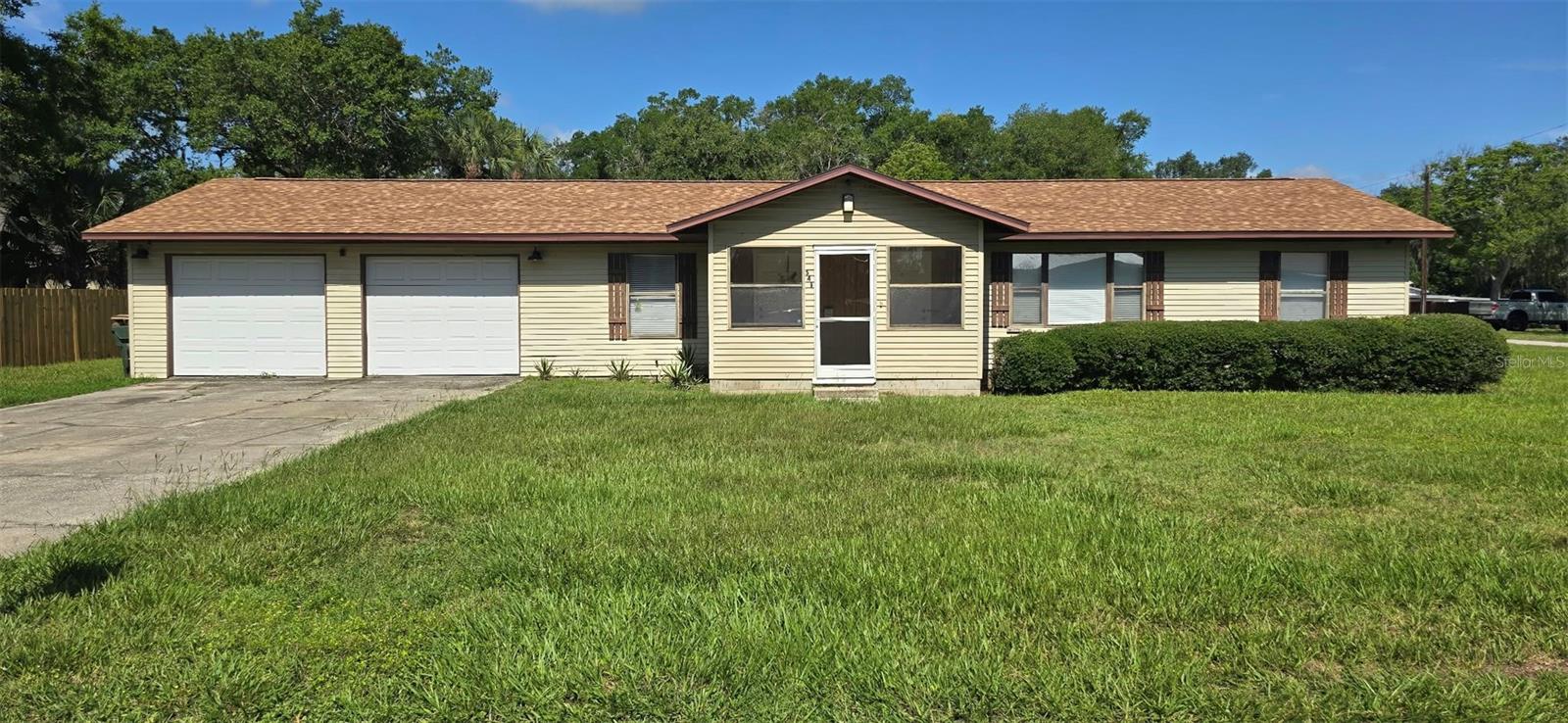 Photo of 541 SUNSET AVENUE UMATILLA FL 32784