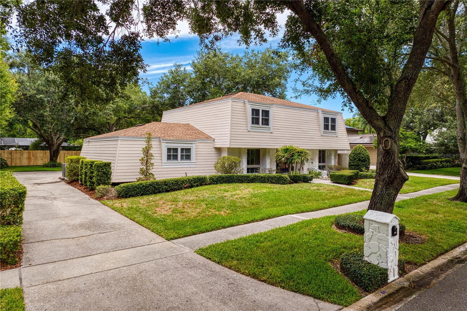 Photo of 13305 GOLF CREST CIRCLE TAMPA FL 33618