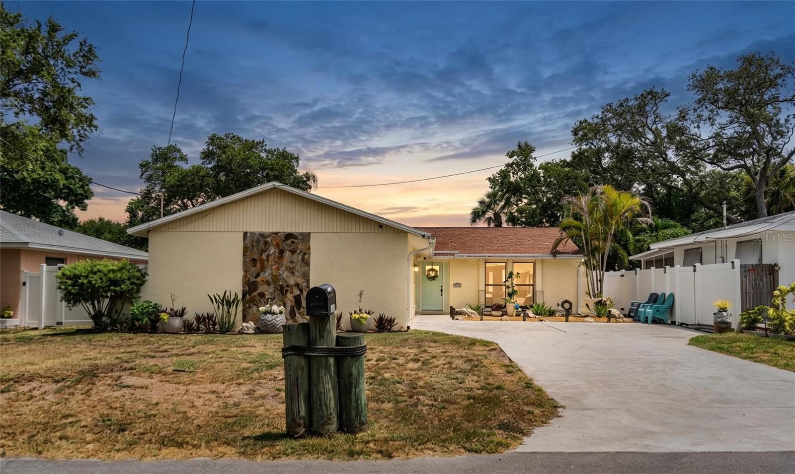 Photo of 14803 SUNSET DRIVE LARGO FL 33774