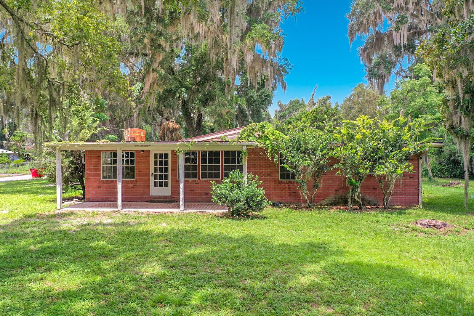 Photo of 1880 CR 422 LAKE PANASOFFKEE FL 33538