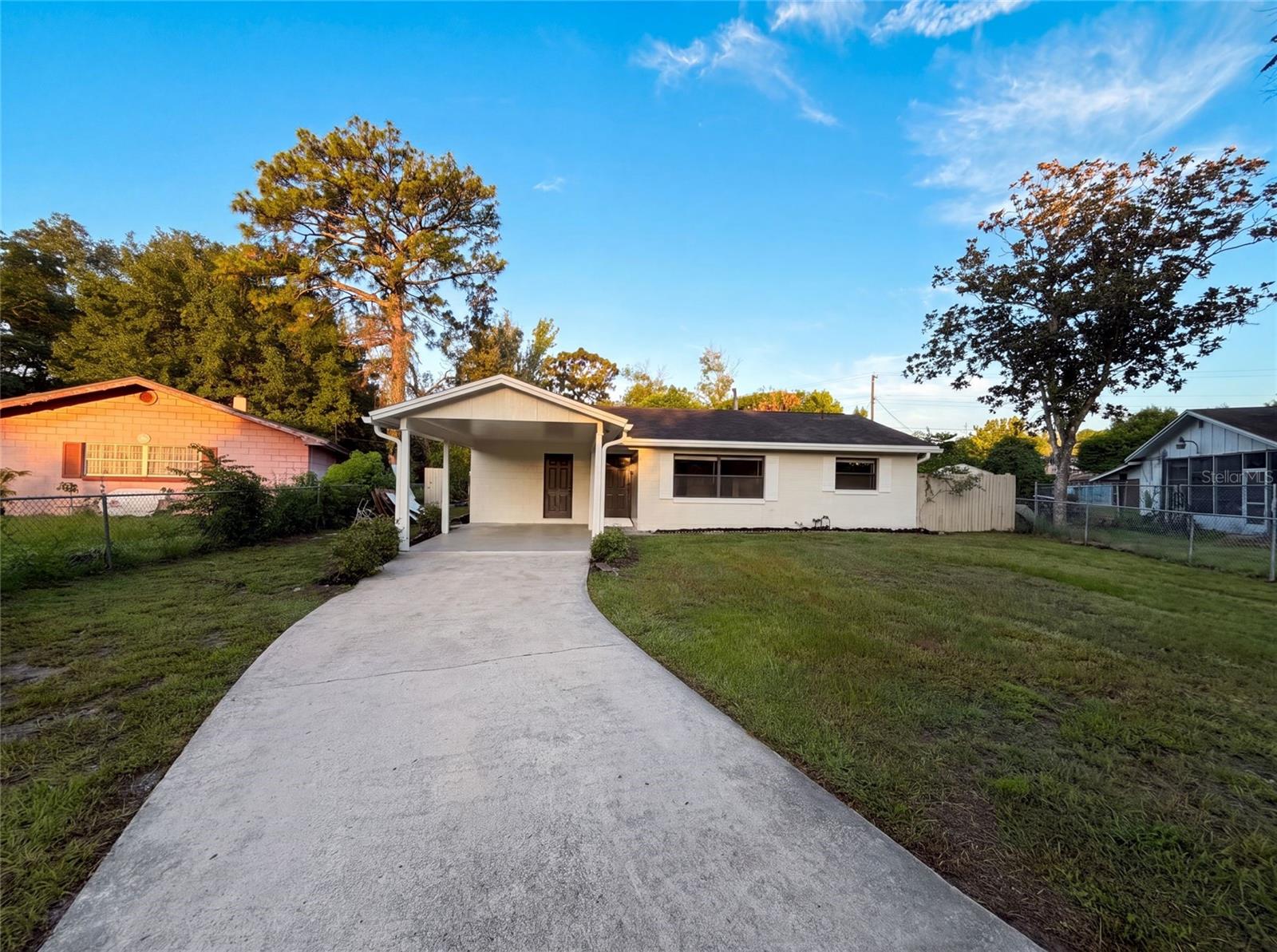Photo of 722 VIRGINIA LANE APOPKA FL 32703