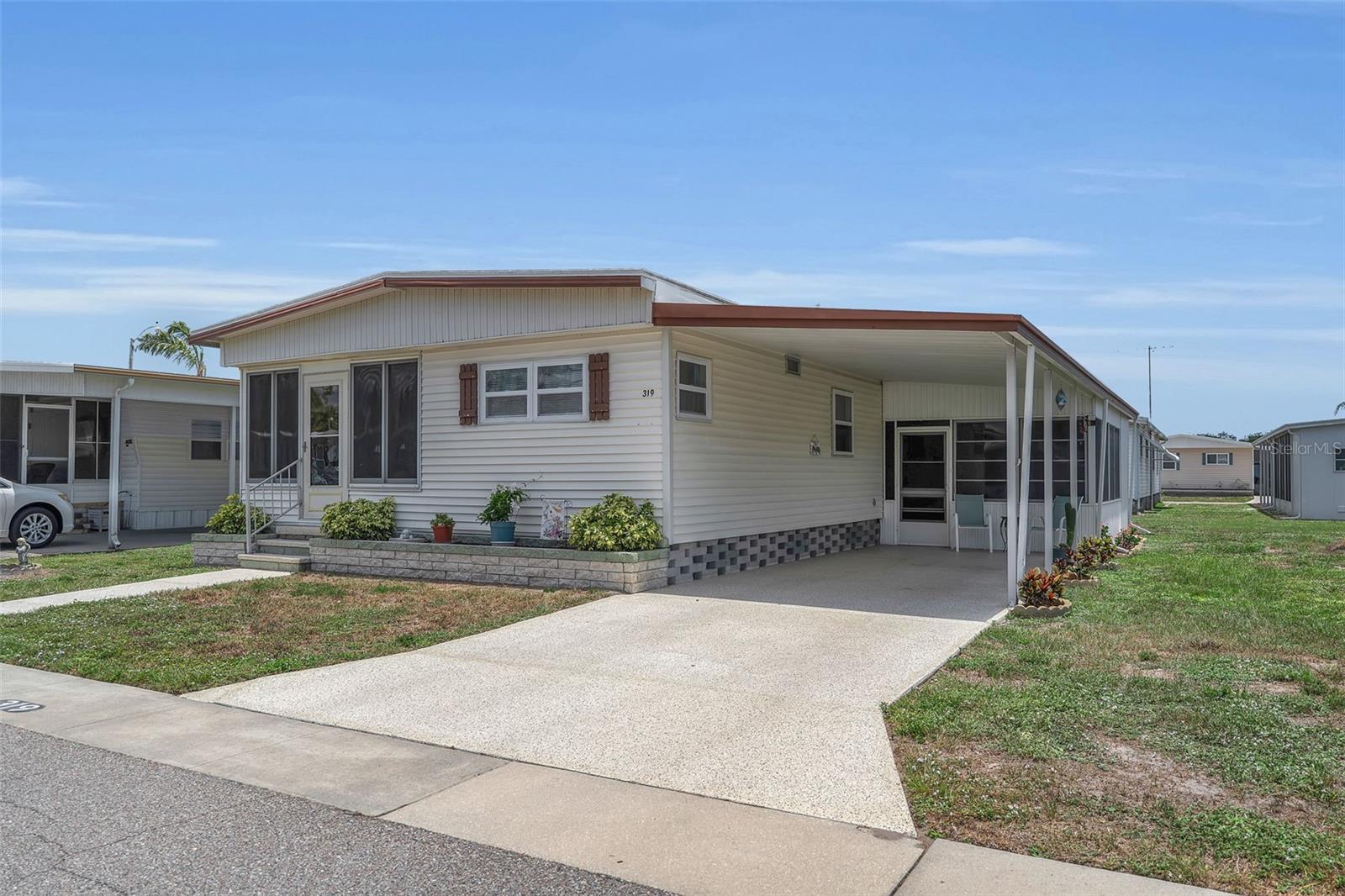 Photo of 5619 BAYSHORE ROAD #319 PALMETTO FL 34221
