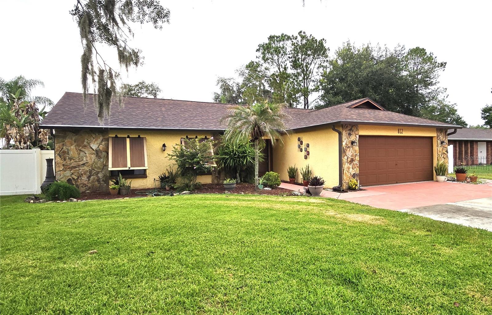 Photo of 812 SANDALWOOD DRIVE PLANT CITY FL 33563