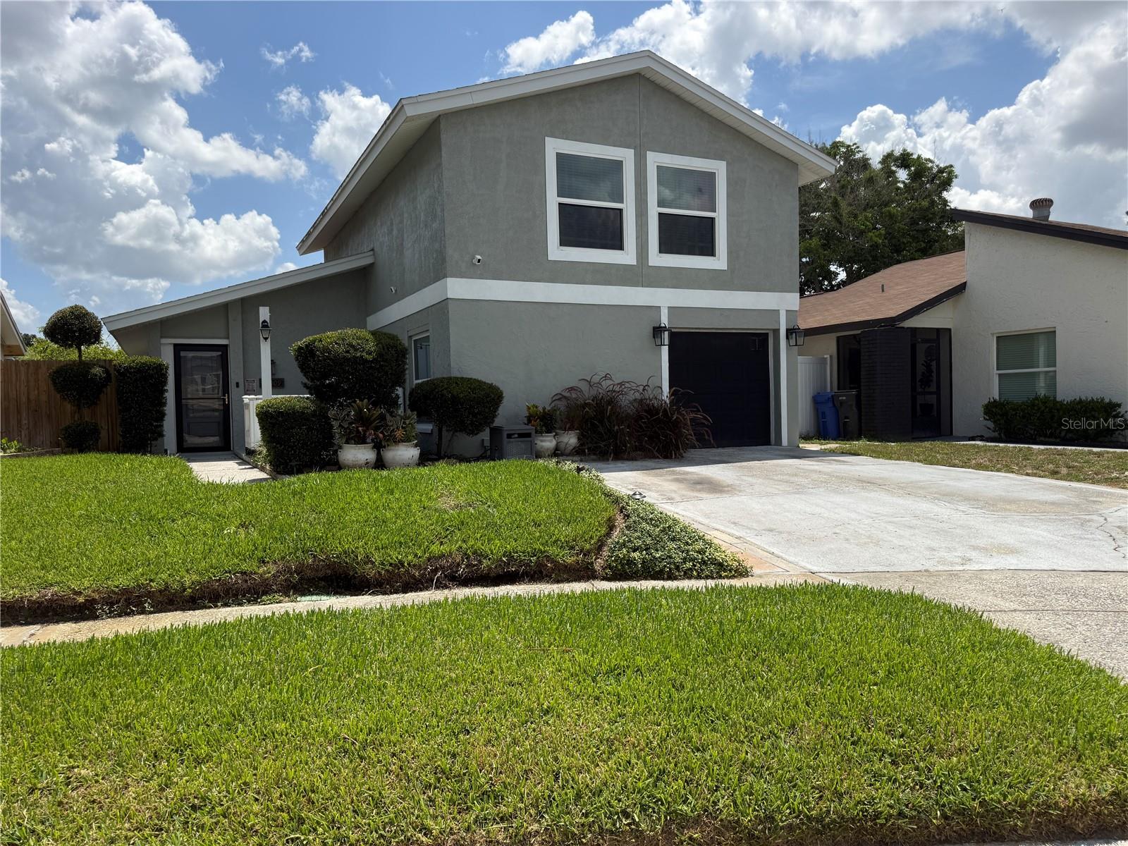 Photo of 10009 REGAL WOODS LANE TAMPA FL 33624