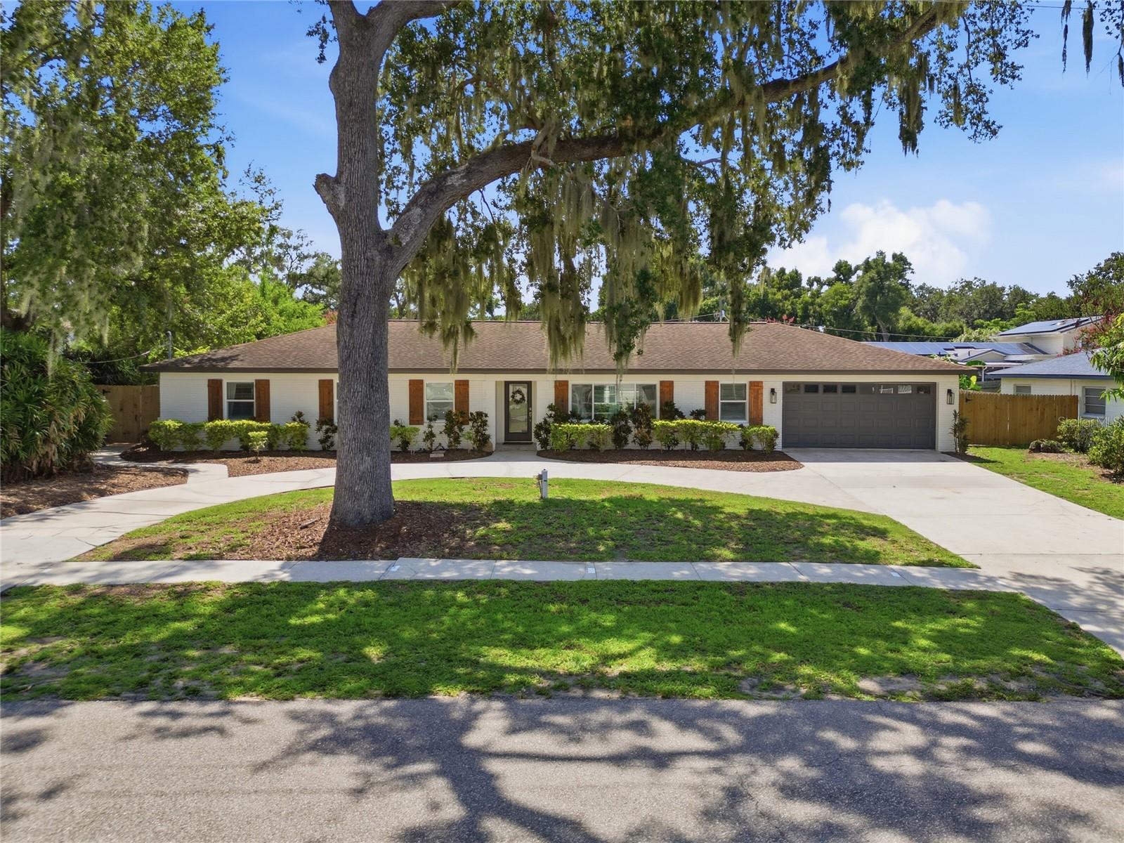 Photo of 706 S OAKWOOD AVENUE BRANDON FL 33511