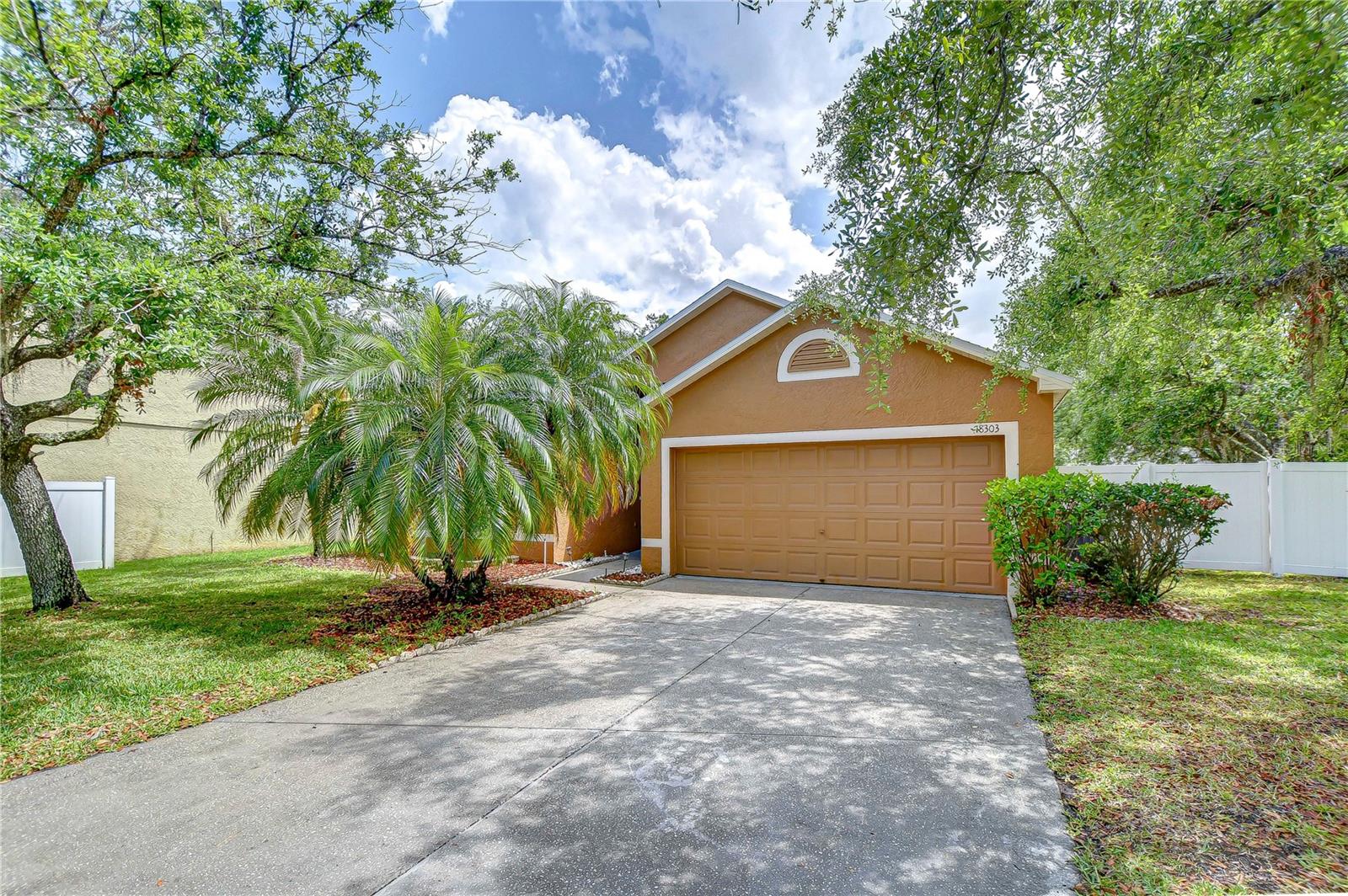 Photo of 18303 ELMHURST LANE TAMPA FL 33647