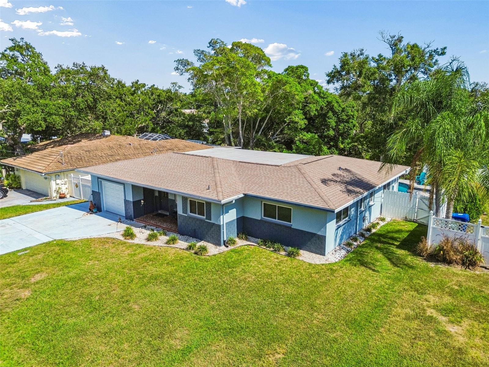 Photo of 3282 HONEYSUCKLE RD LARGO FL 33770