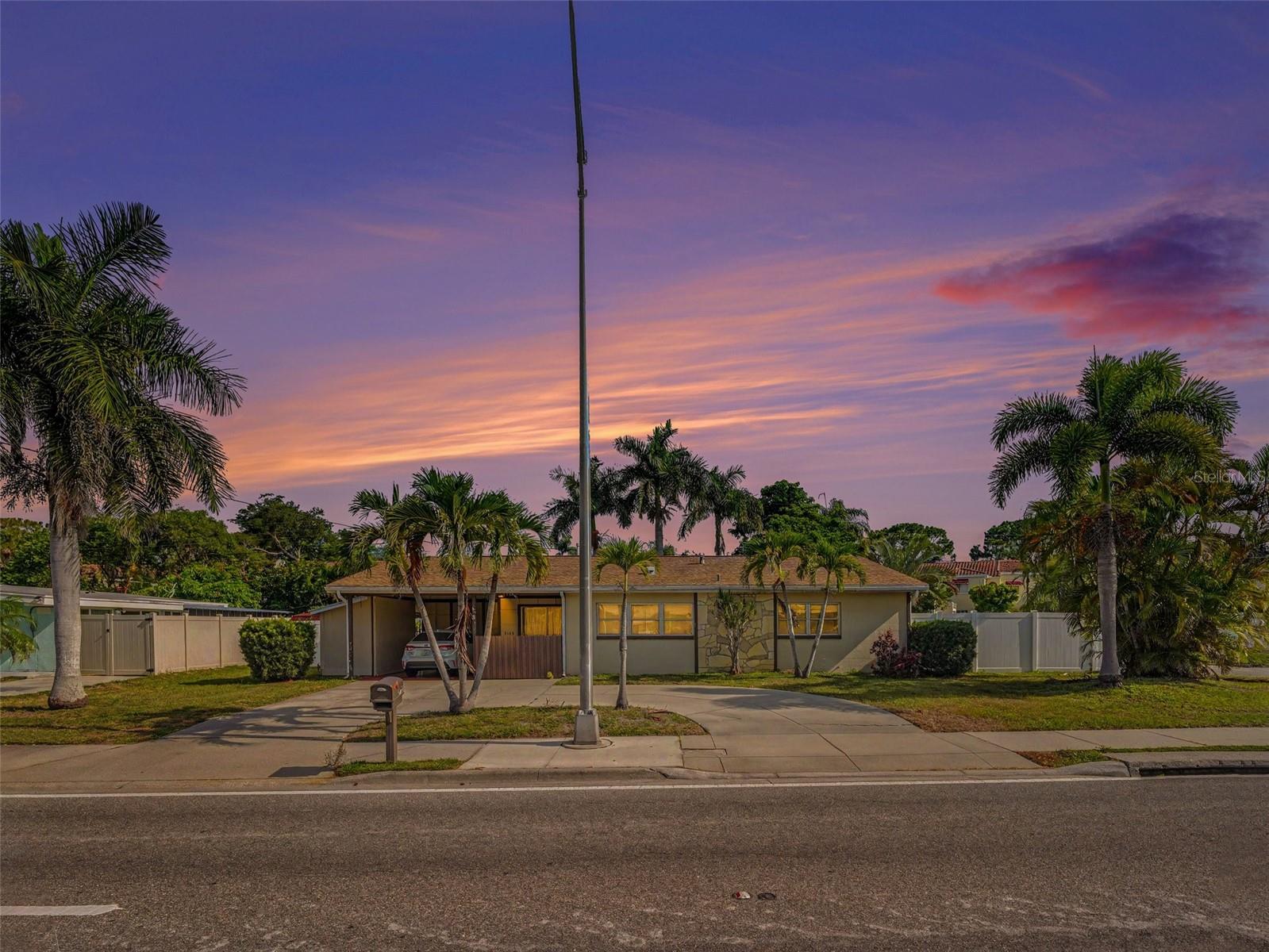 Photo of 3103 BAYSHORE GARDENS PARKWAY BRADENTON FL 34207