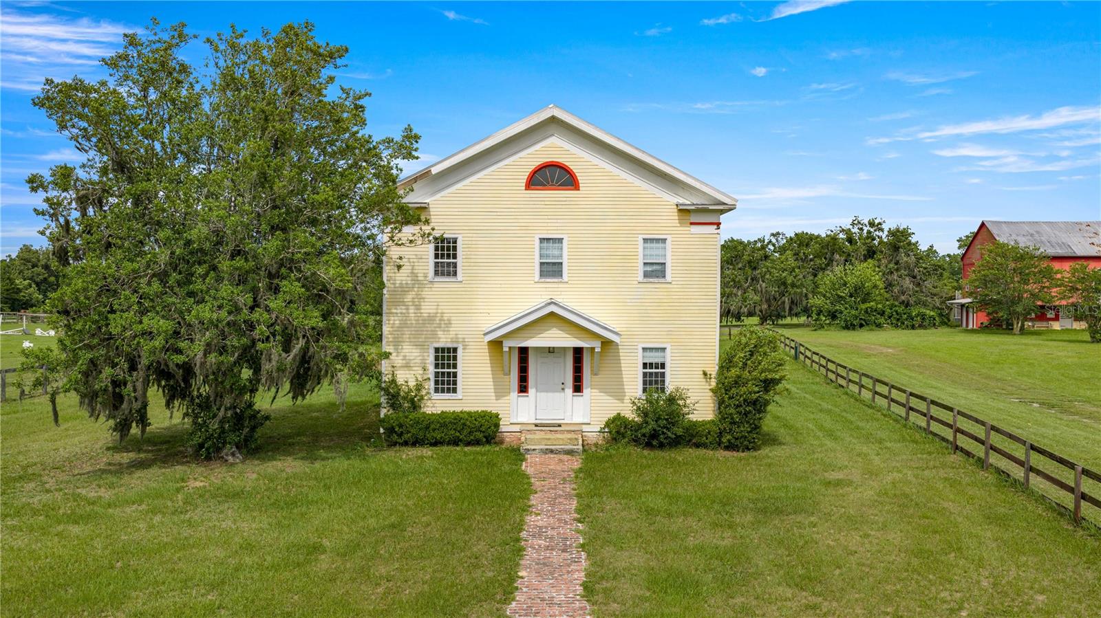 Photo of 13939 N US HIGHWAY 441 #(yellow house) CITRA FL 32113
