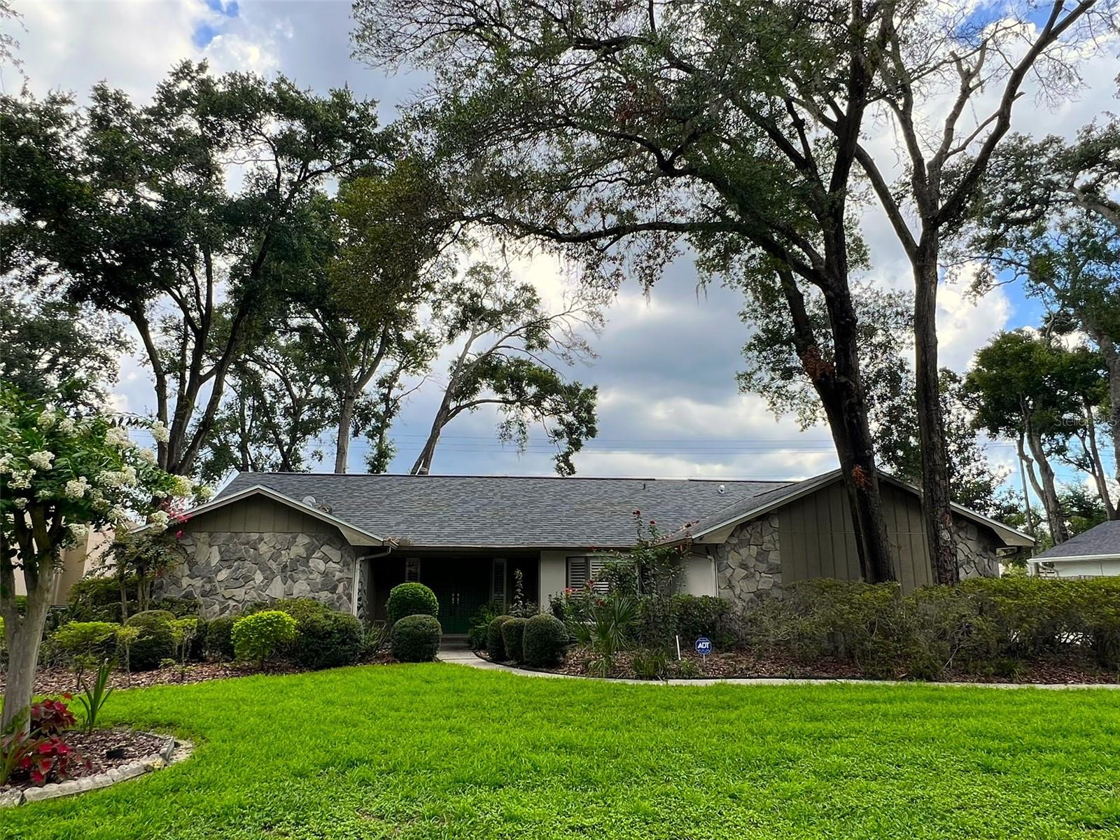 Photo of 6328 N QUEENSWAY DRIVE TEMPLE TERRACE FL 33617