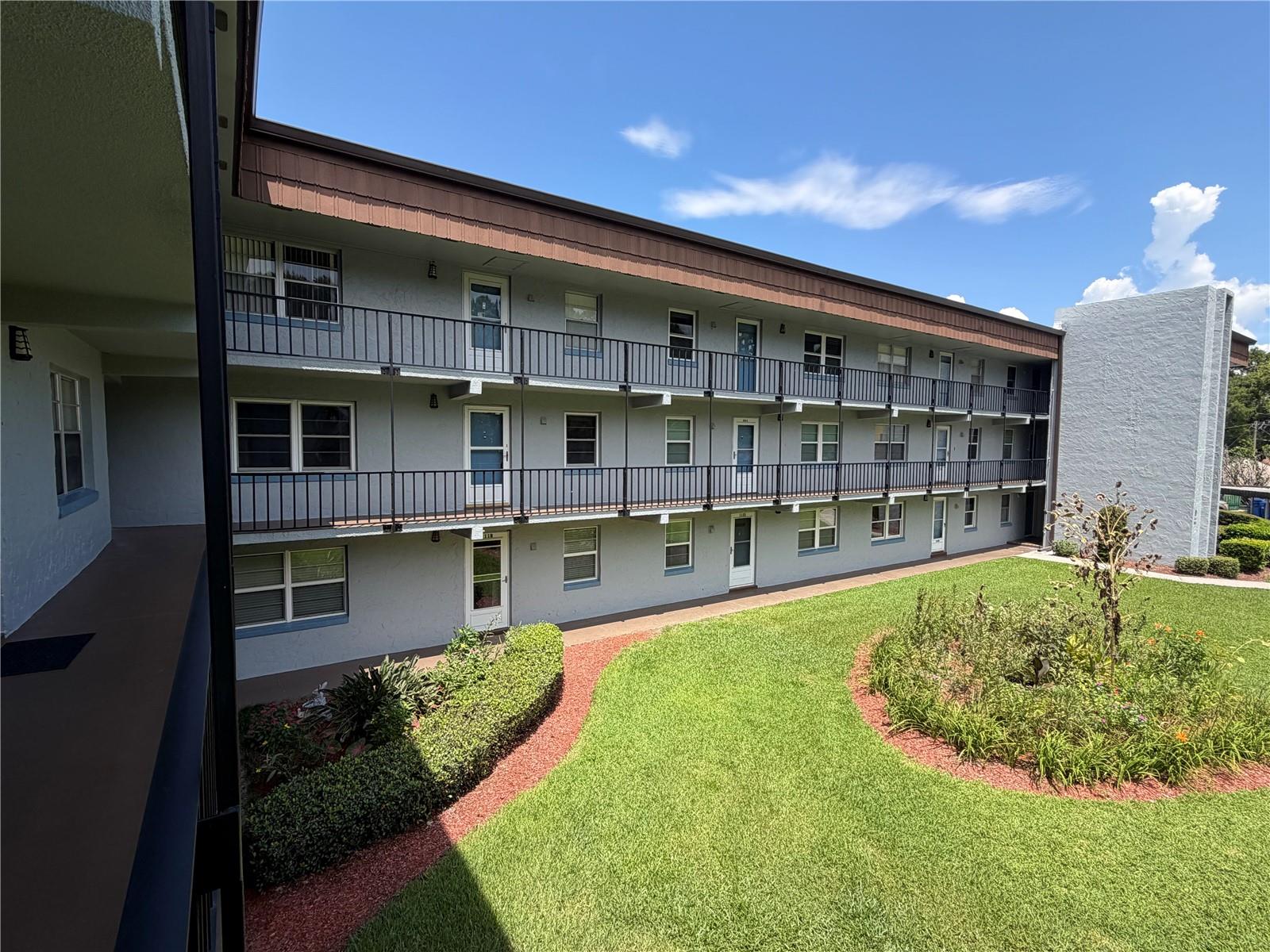 Photo of 333 LAKE HOWARD DRIVE #211B WINTER HAVEN FL 33880