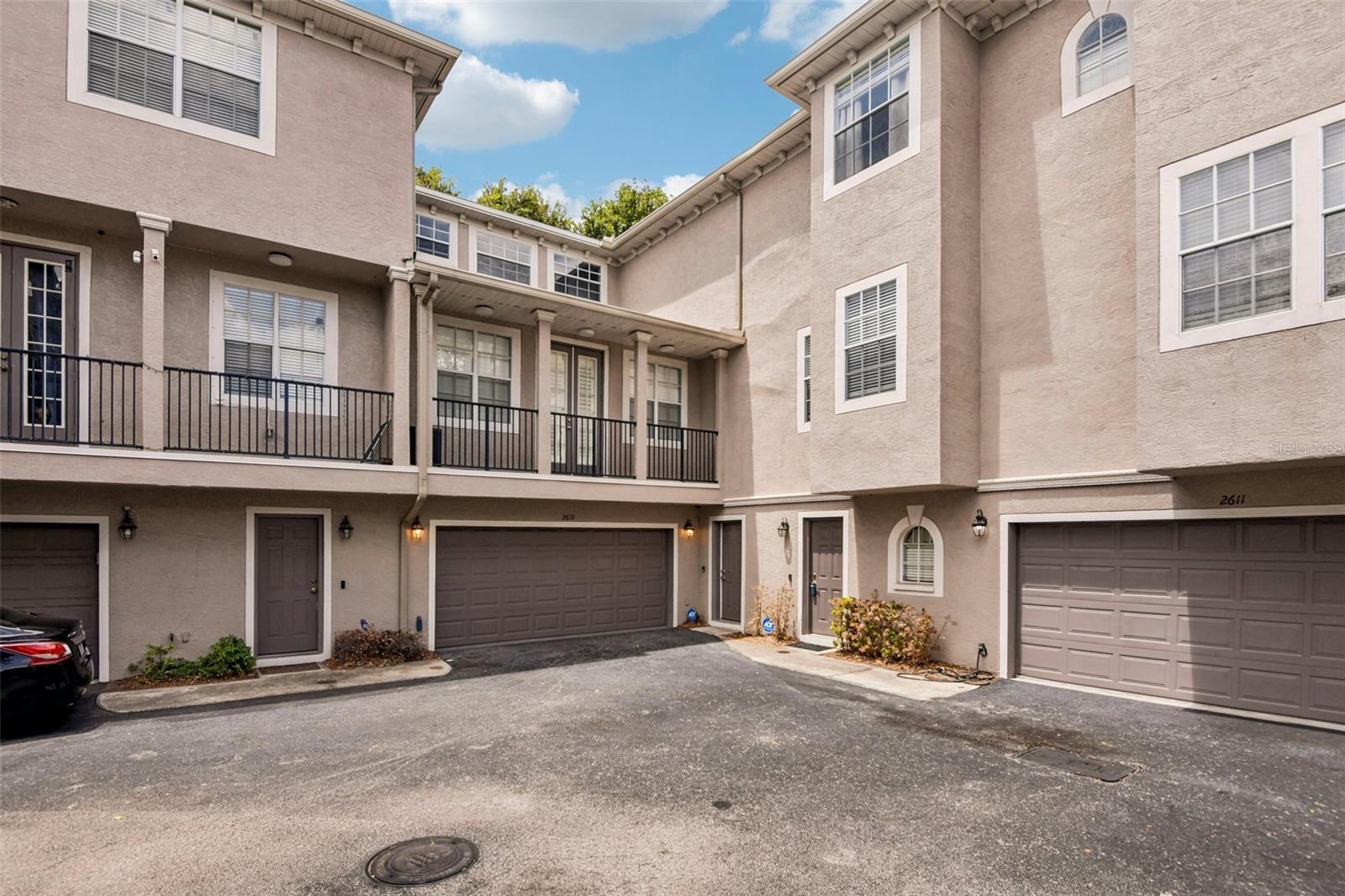Photo of 2613 ESPANA COURT TAMPA FL 33609