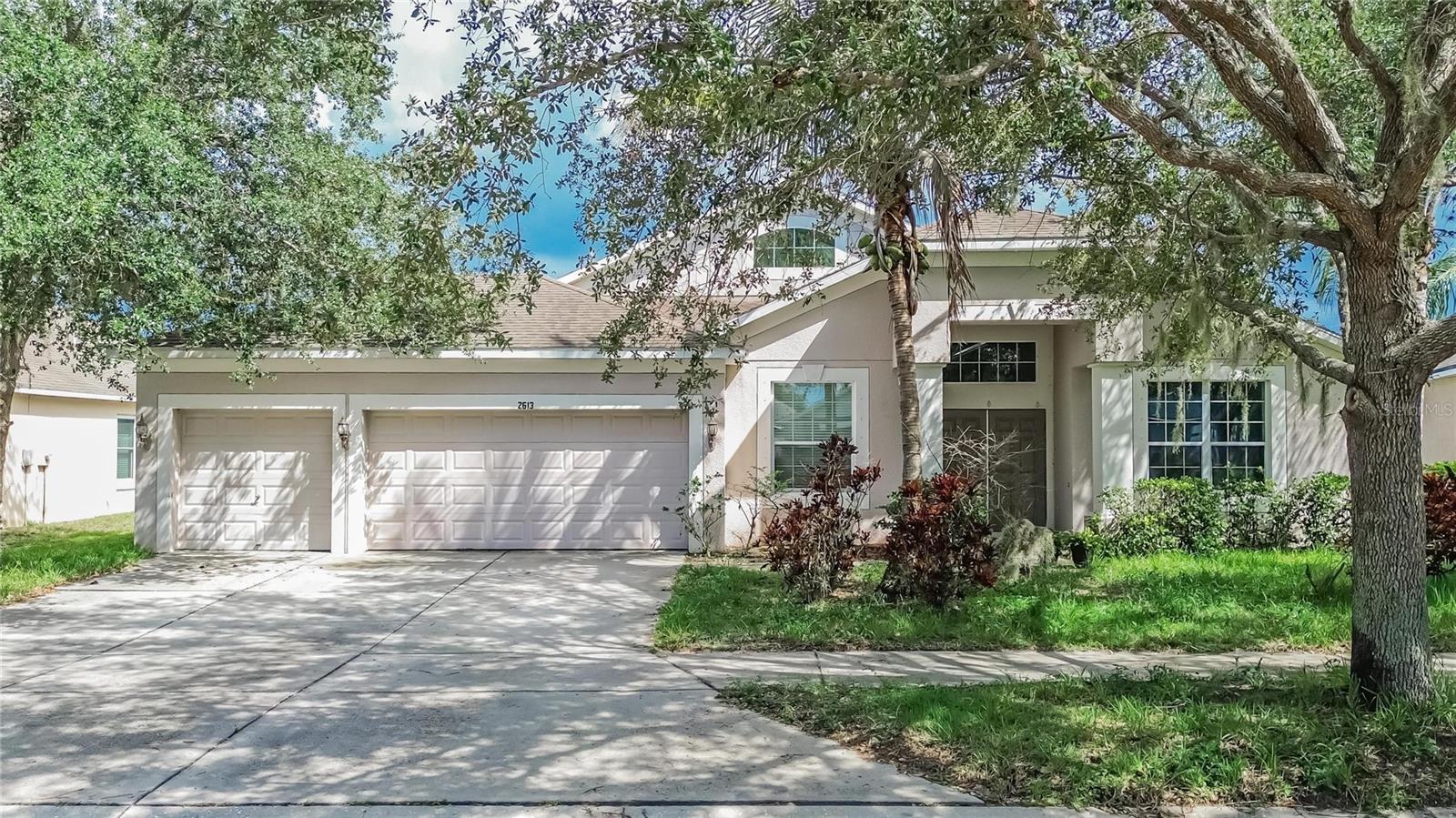 Photo of 2613 YUKON CLIFF DRIVE RUSKIN FL 33570