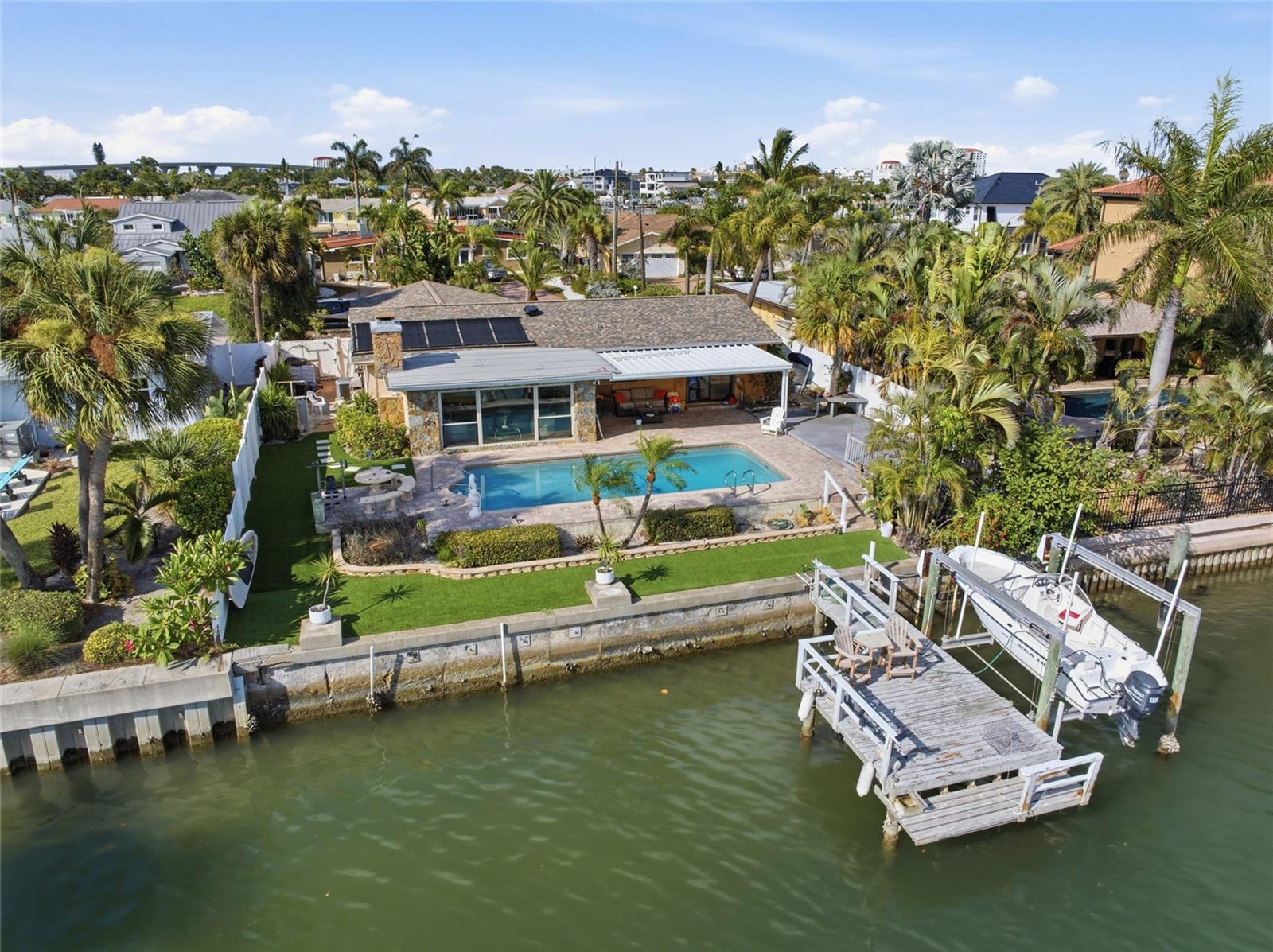 Photo of 412 HERMOSITA DRIVE ST PETERSBURG FL 33706