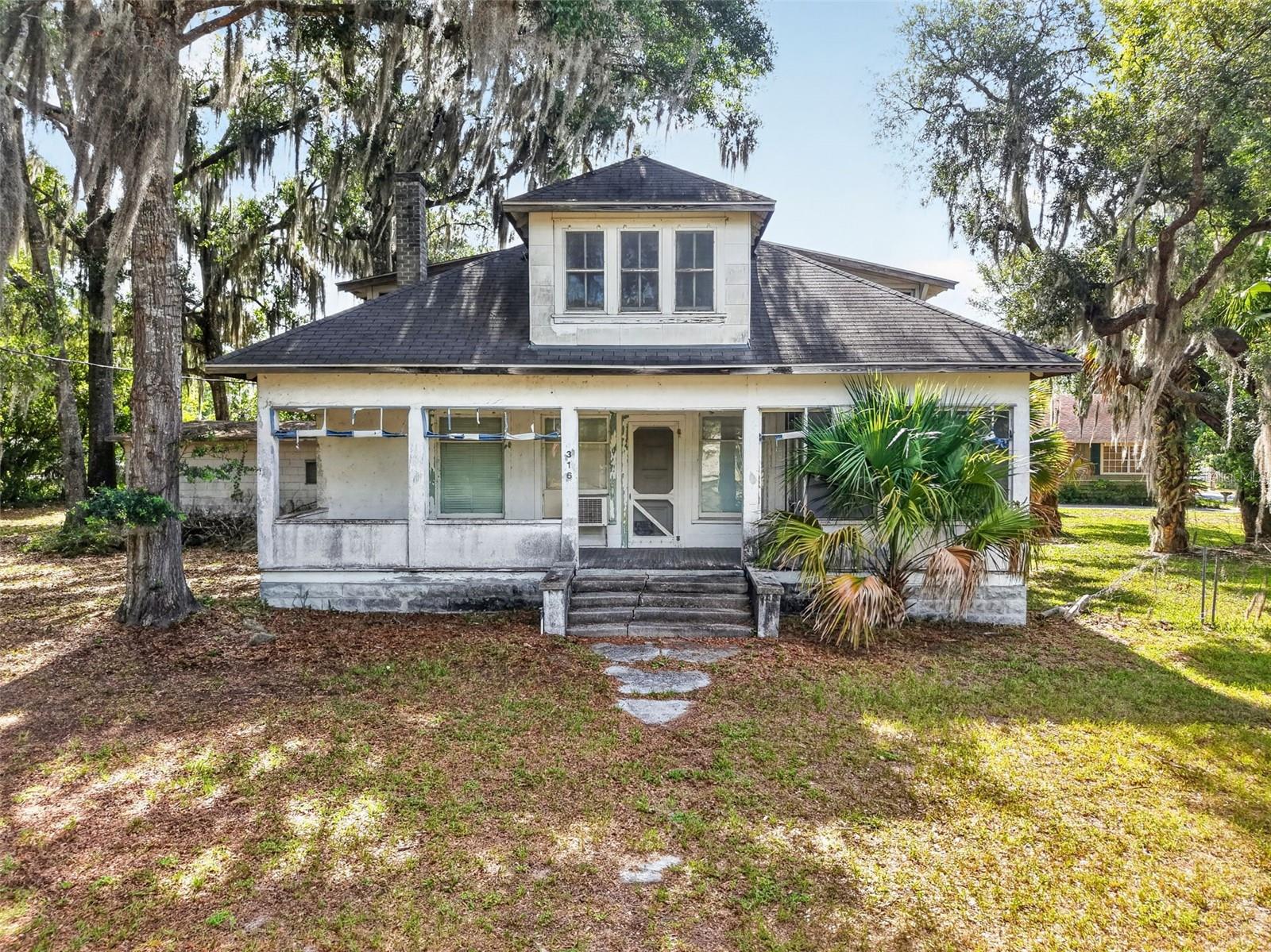 Photo of 316 N HIGHLAND STREET MOUNT DORA FL 32757