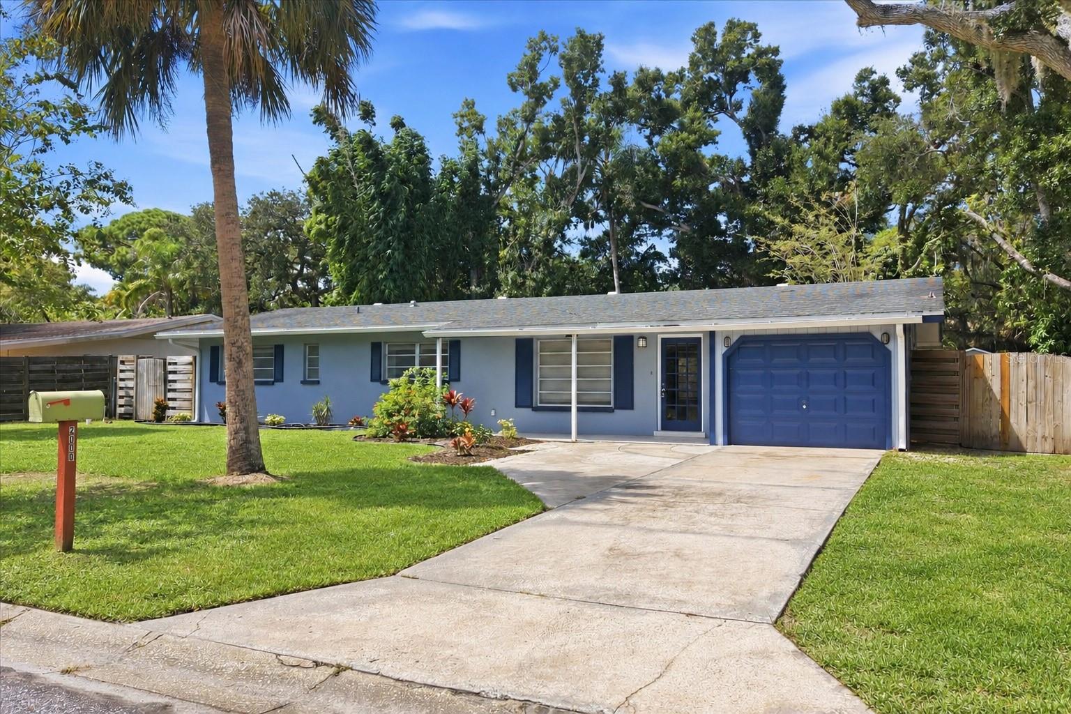 Photo of 2000 CRAFT LANE SARASOTA FL 34239