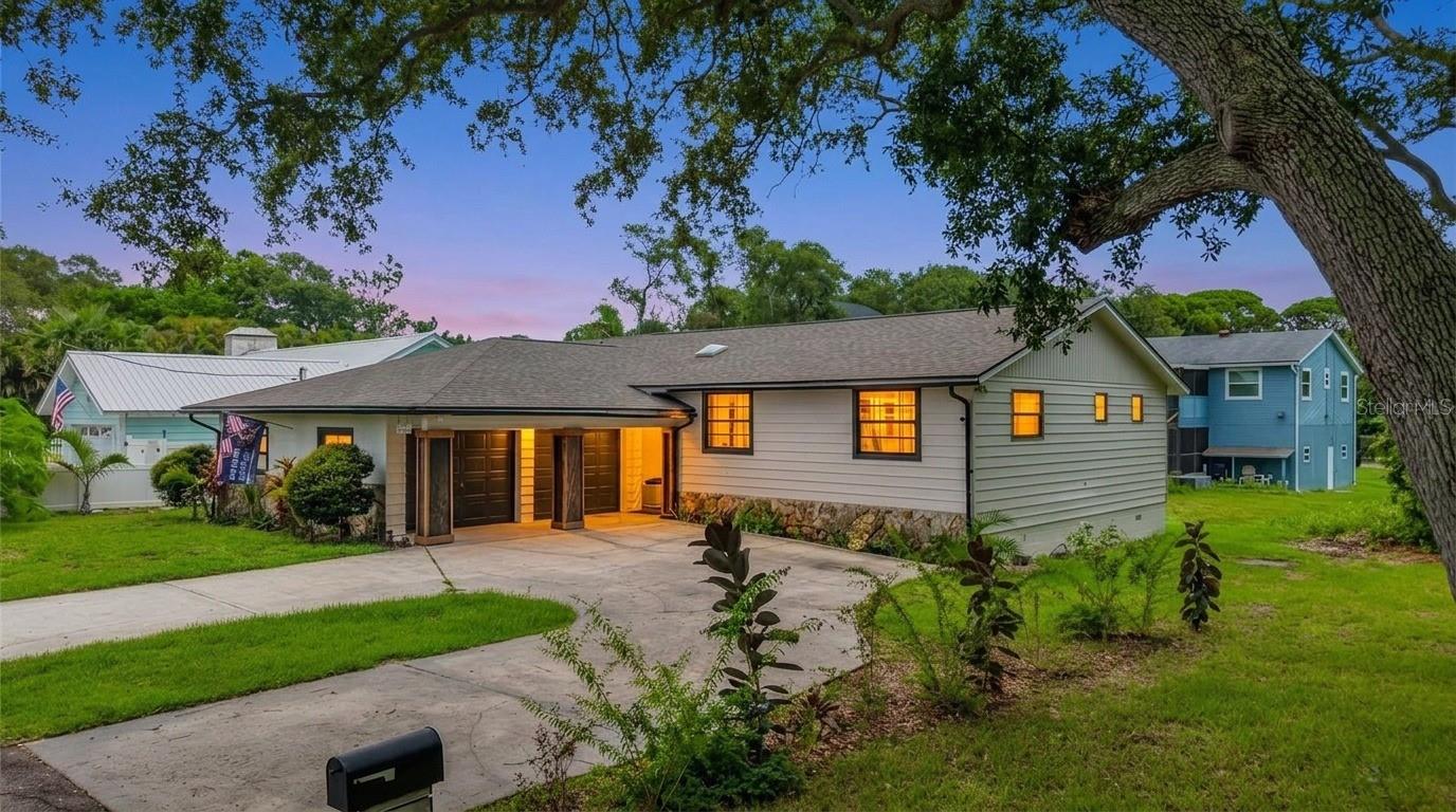 Photo of 12756 POINSETTIA AVENUE SEMINOLE FL 33776