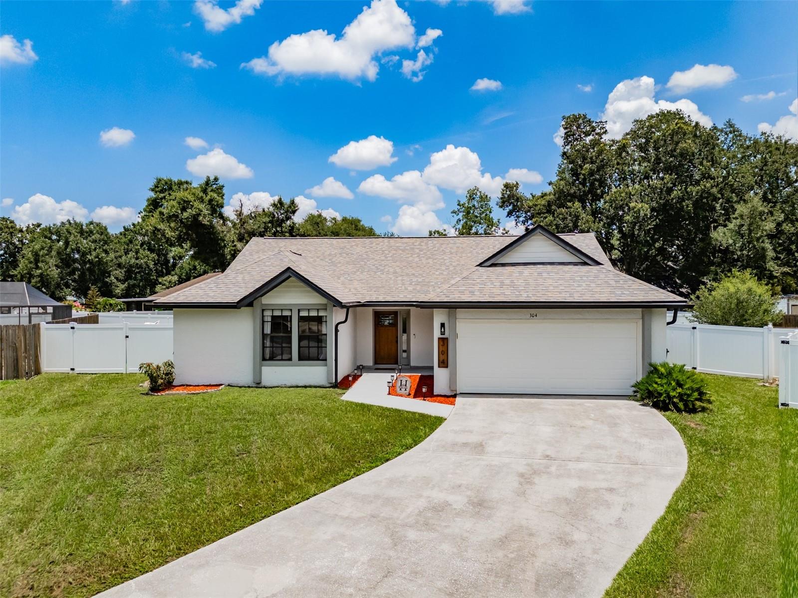 Photo of 304 SCARLET OAK COURT SEFFNER FL 33584