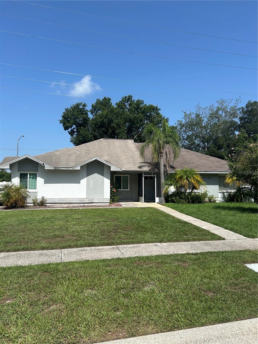 Photo of 3330 LAUREL DALE DRIVE TAMPA FL 33618