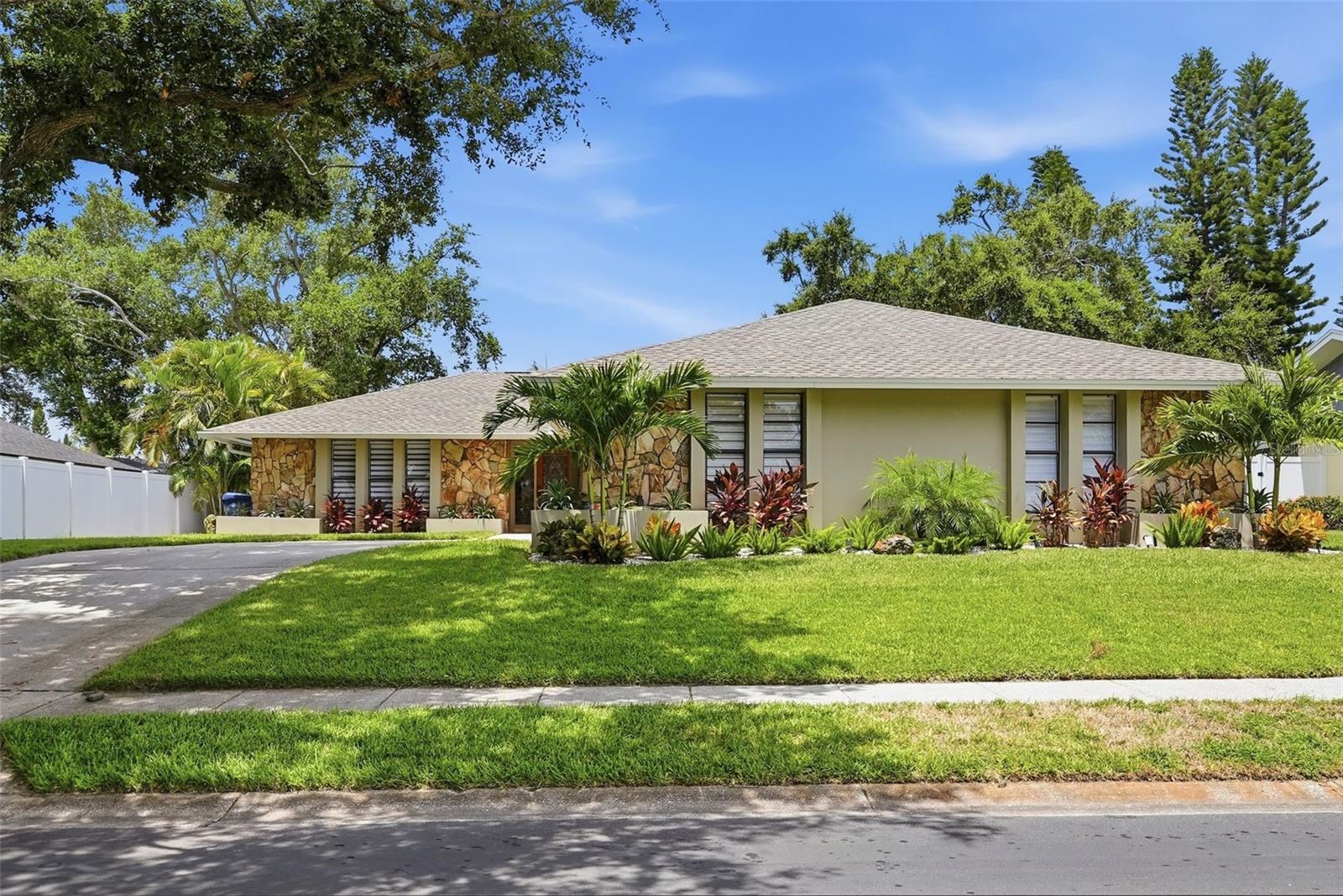 Photo of 707 KNOLLWOOD DRIVE LARGO FL 33770