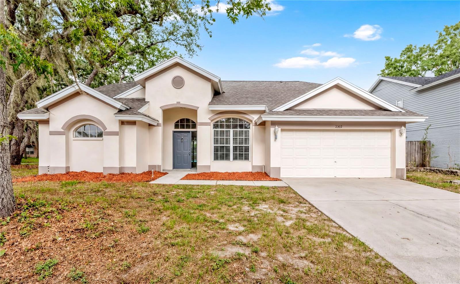 Photo of 2302 LYNCREST COURT VALRICO FL 33596