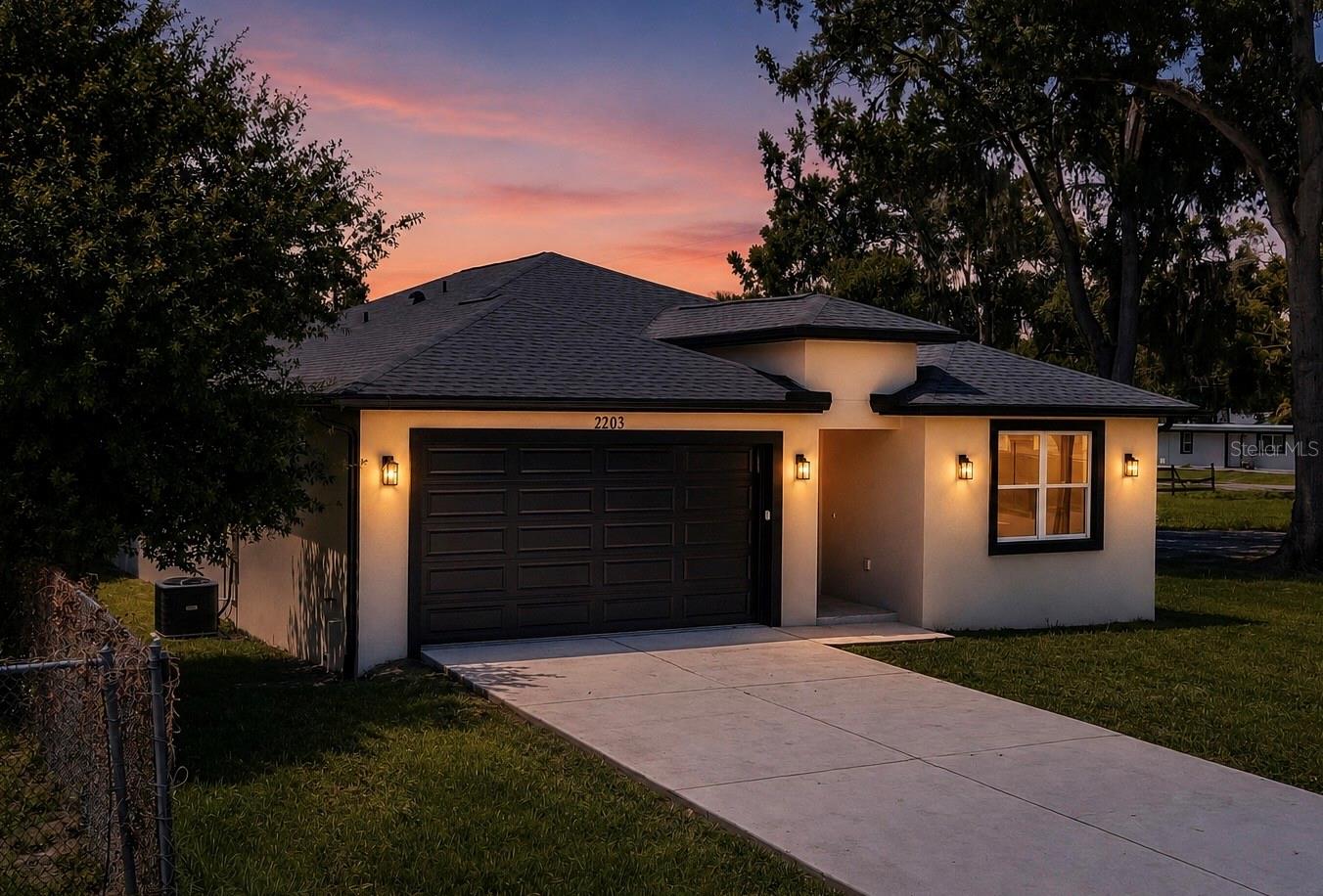 Photo of 2203 W LOWRY AVENUE PLANT CITY FL 33563