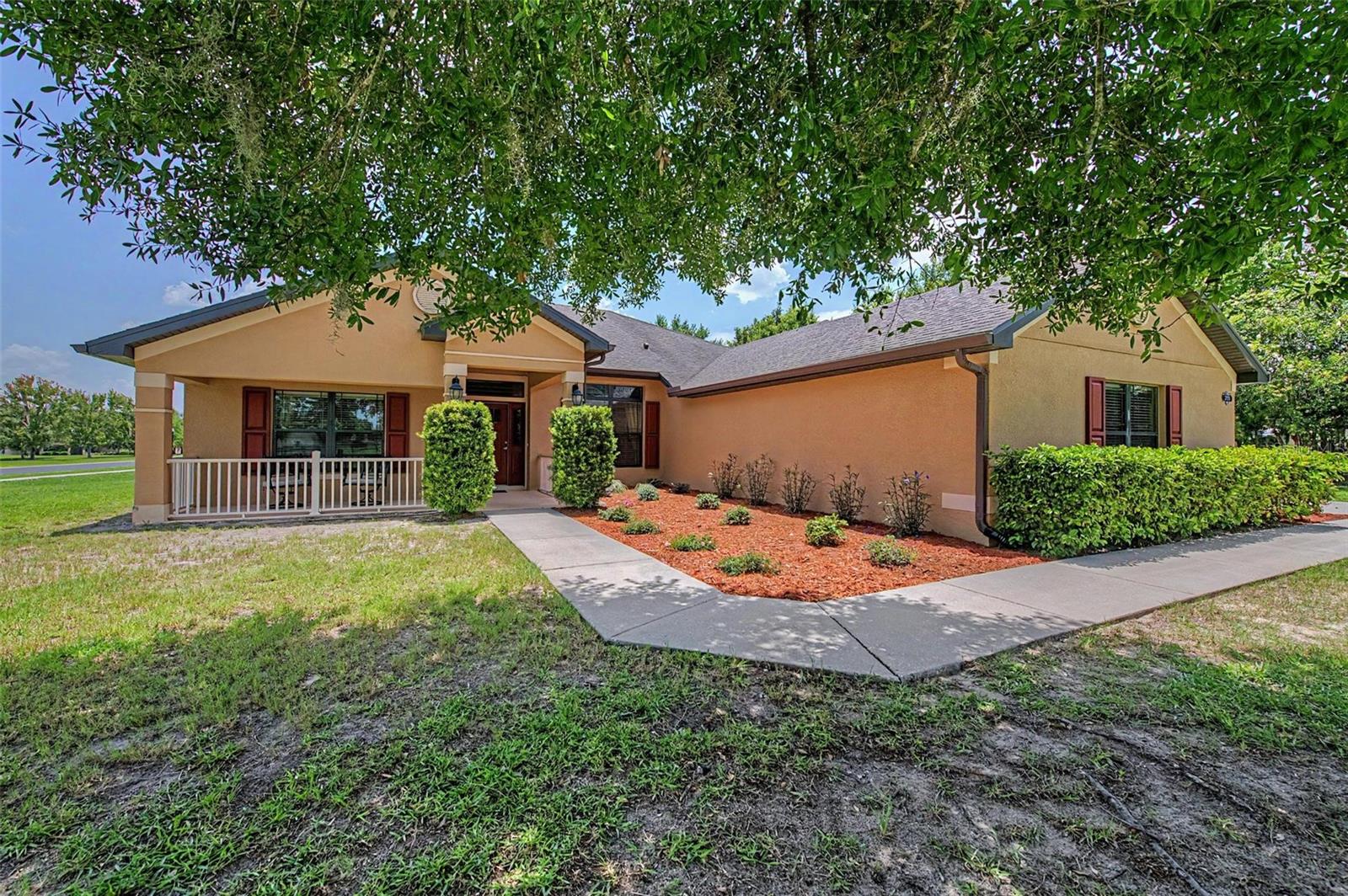 Photo of 27928 AUSTIN WOODS DRIVE DADE CITY FL 33525