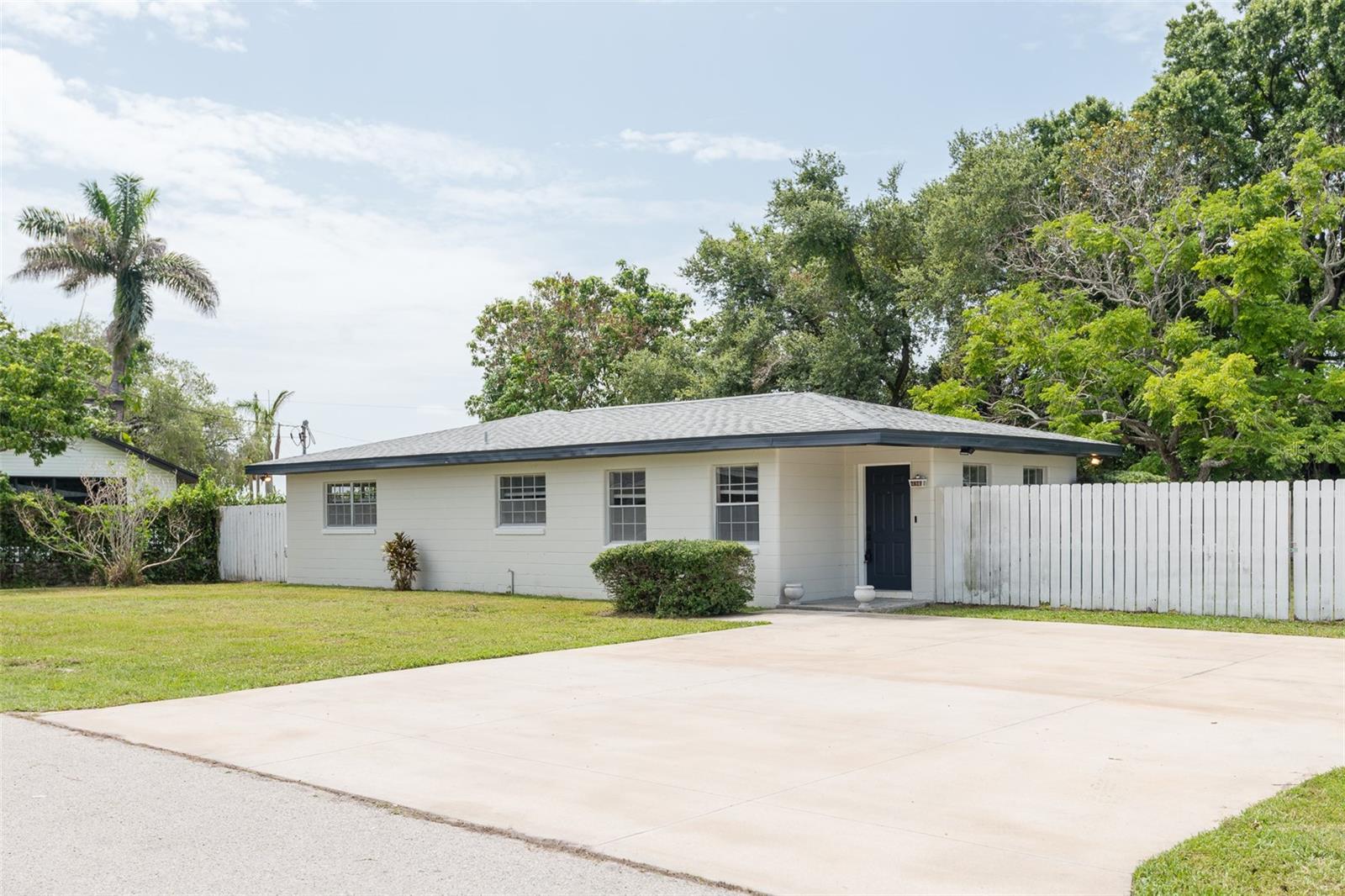 Photo of 2421 LINSEY STREET TAMPA FL 33605