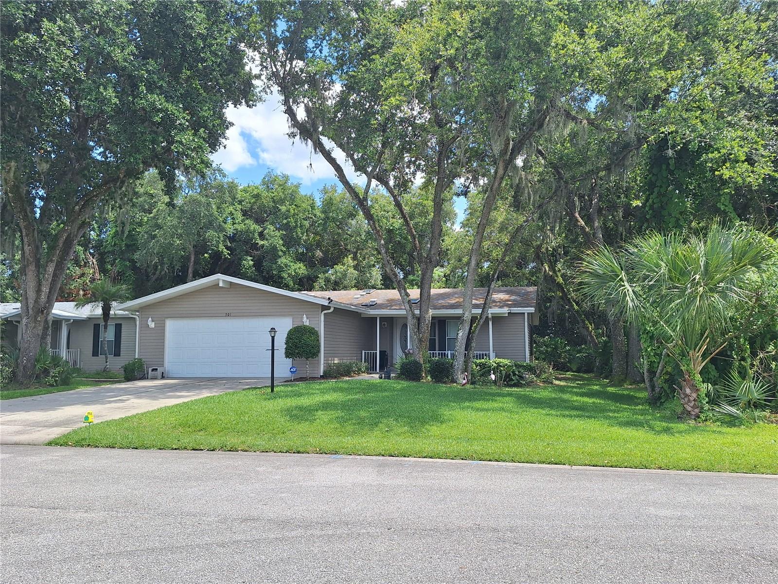 Photo of 301 WATERLANDING DRIVE OAK HILL FL 32759