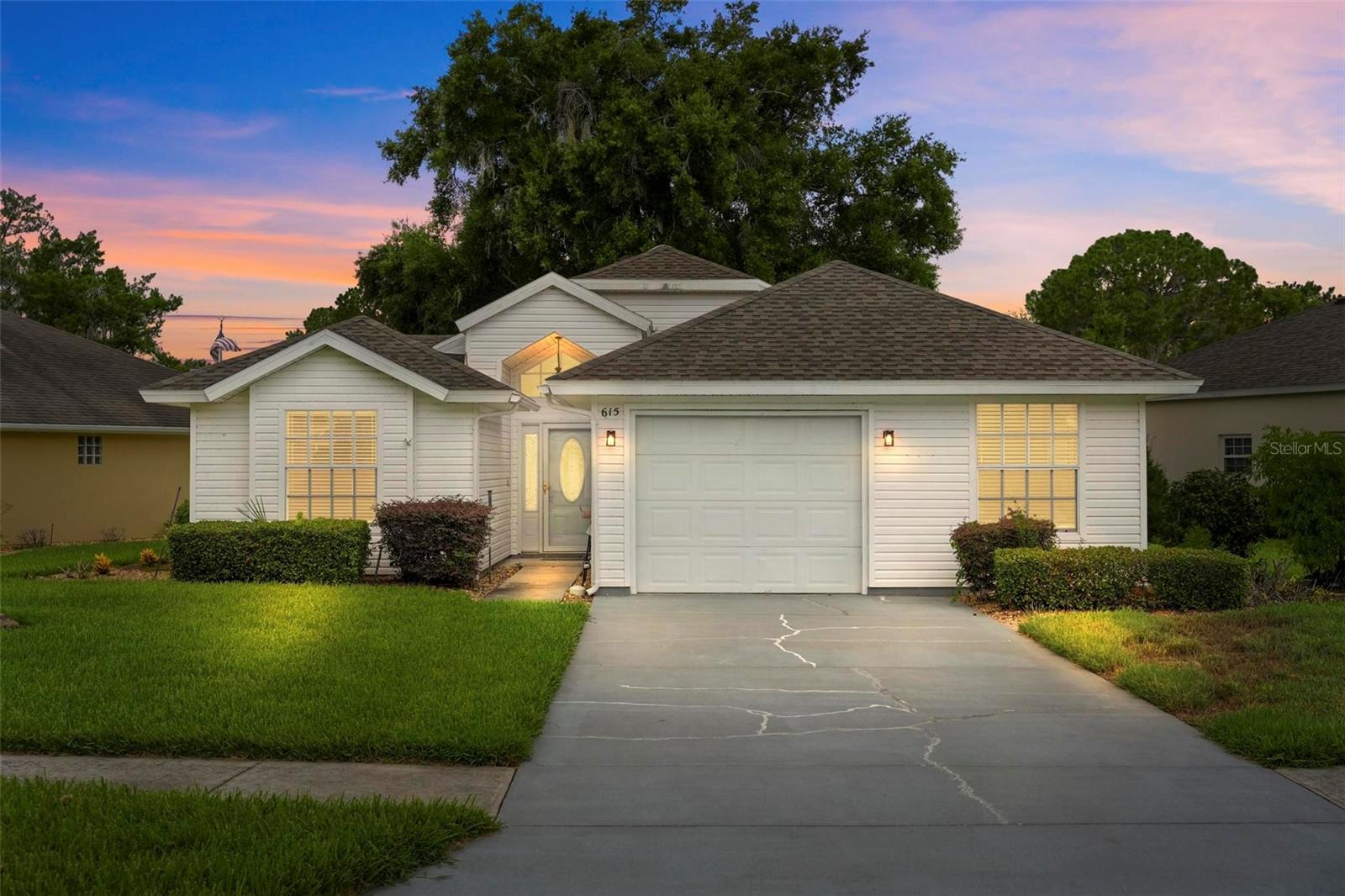 Photo of 615 JUNIPER WAY TAVARES FL 32778