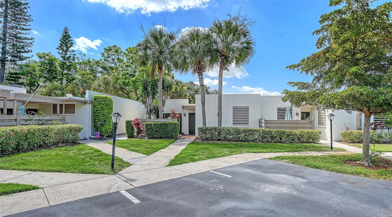 Photo of 664 WOODLAWN DRIVE BRADENTON FL 34210