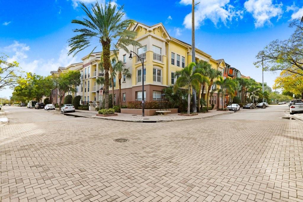 Photo of 2440 W HORATIO STREET #1012 TAMPA FL 33609