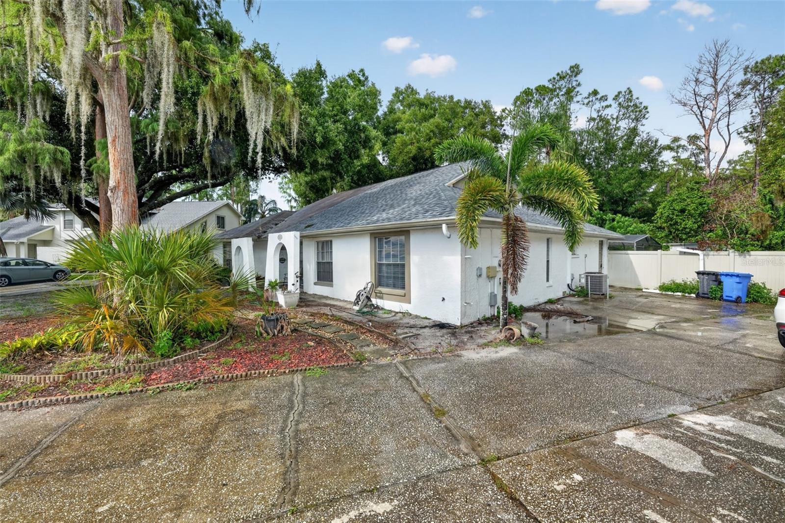 Photo of 3205 LAUREL DALE DRIVE TAMPA FL 33618