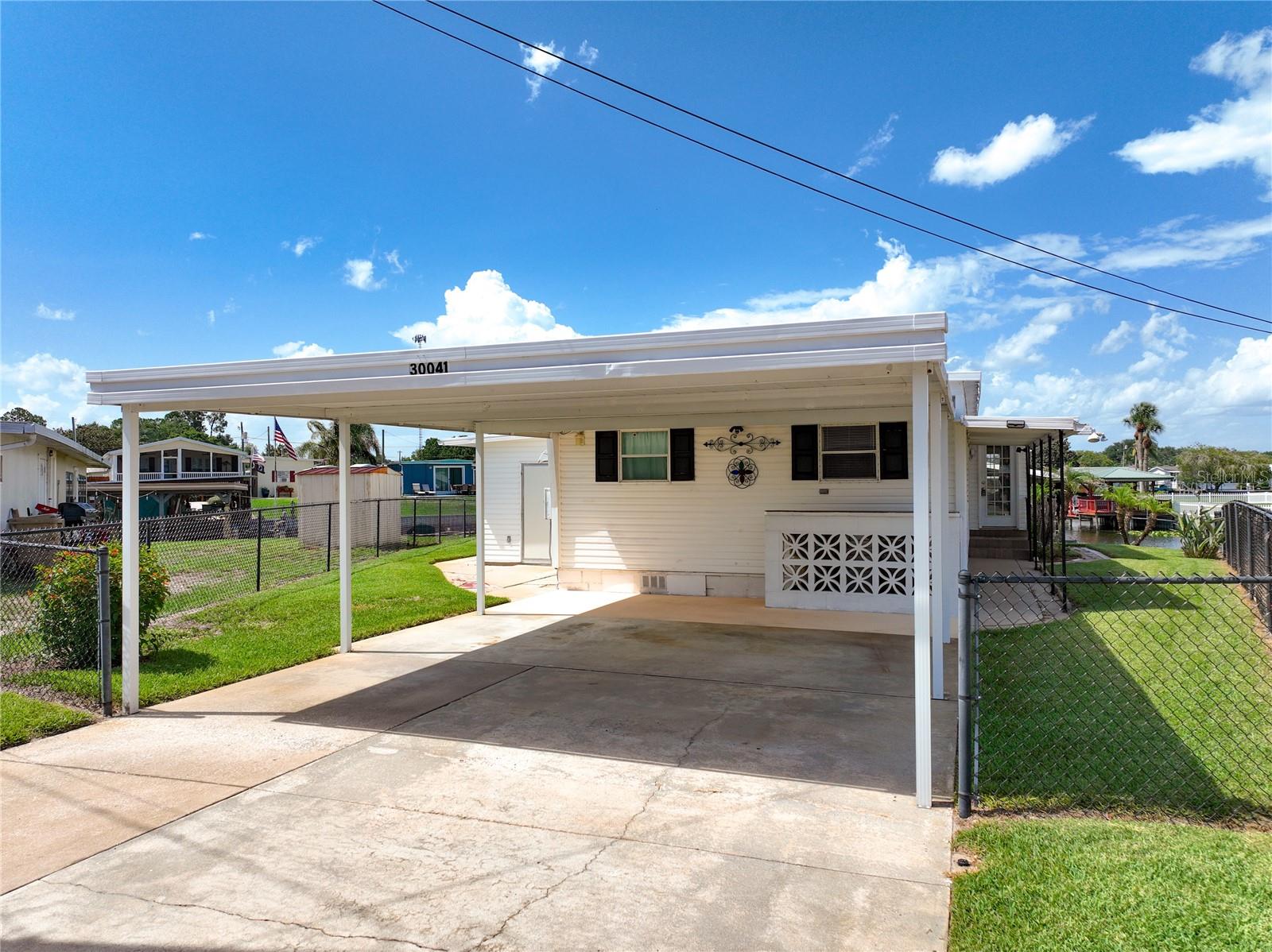 Photo of 30041 WAUSAUKEE DRIVE TAVARES FL 32778