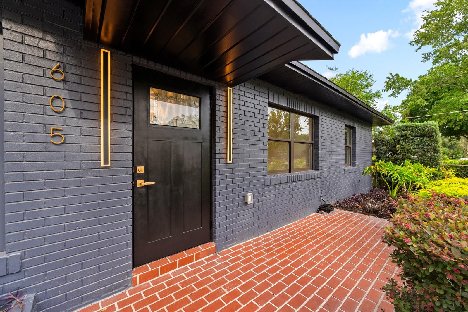 Photo of 605 N WOODLYNNE AVENUE TAMPA FL 33609