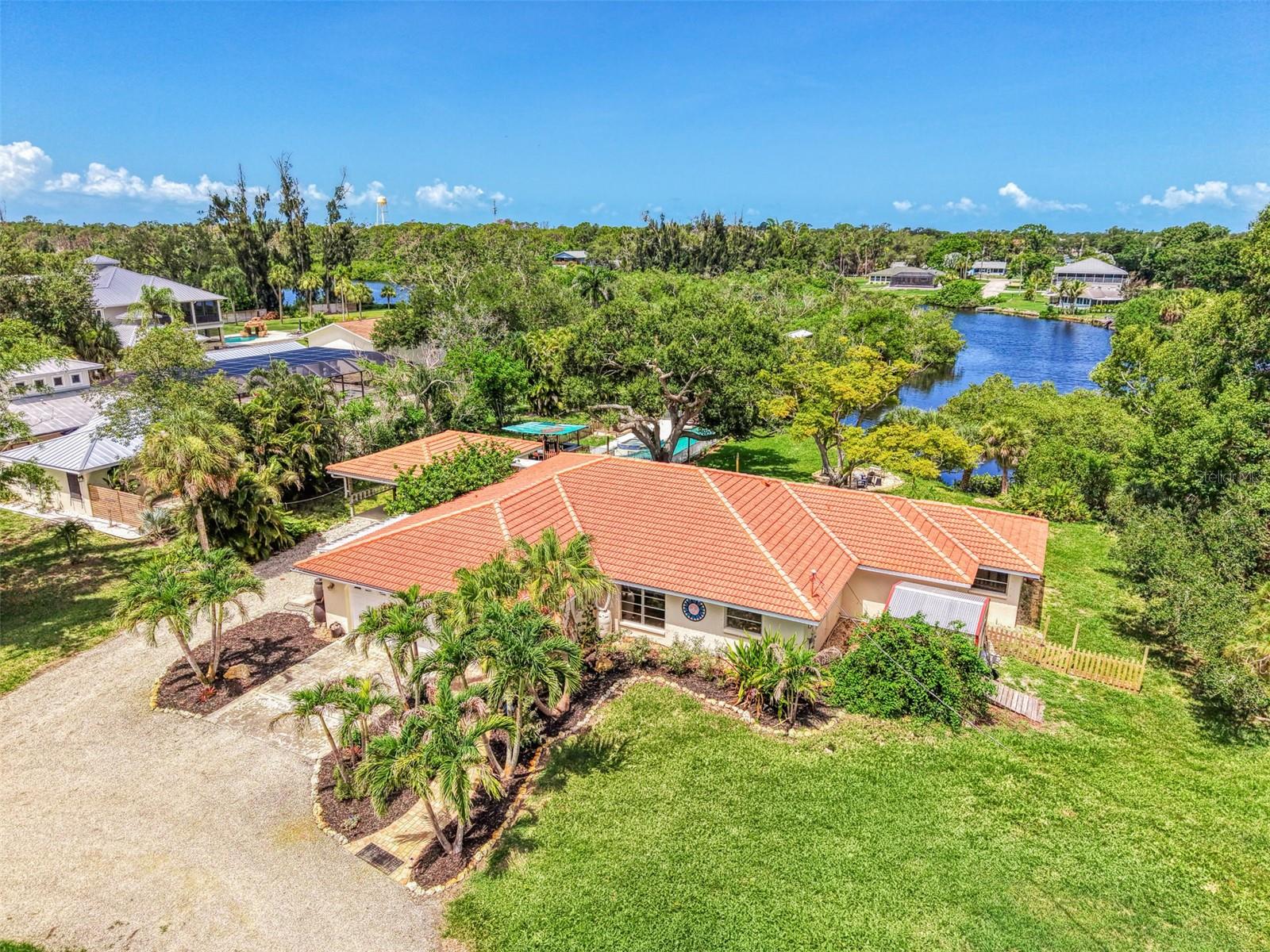 Photo of 140 S OXFORD DRIVE ENGLEWOOD FL 34223