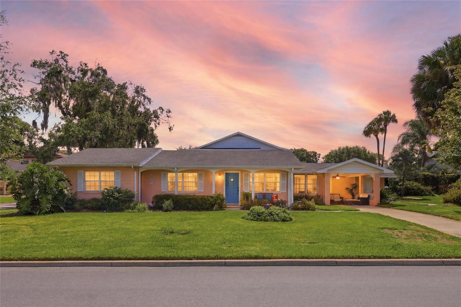 Photo of 936 N BAKER STREET MOUNT DORA FL 32757