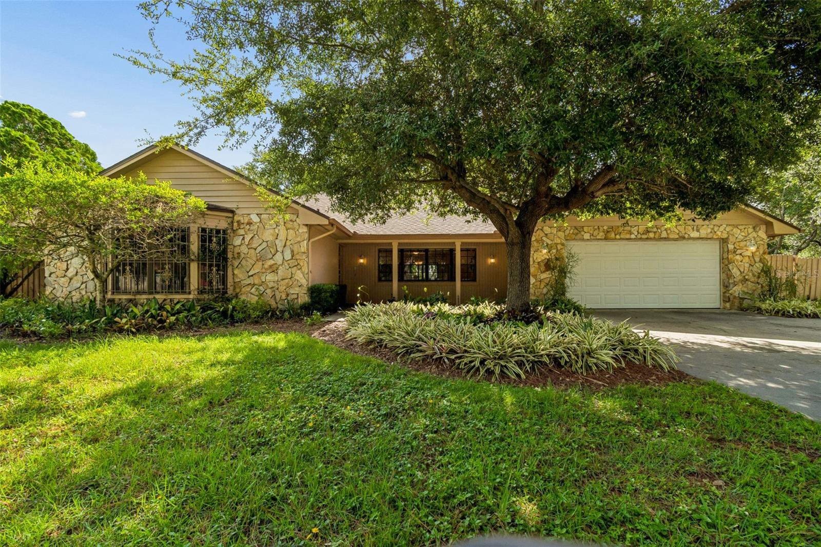 Photo of 16509 ROUND OAK DRIVE TAMPA FL 33618