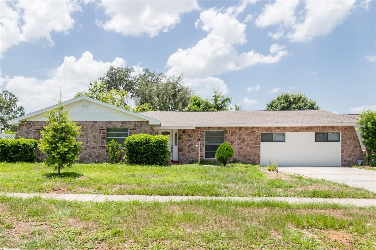 Photo of 902 SHANGRI LA DRIVE SEFFNER FL 33584