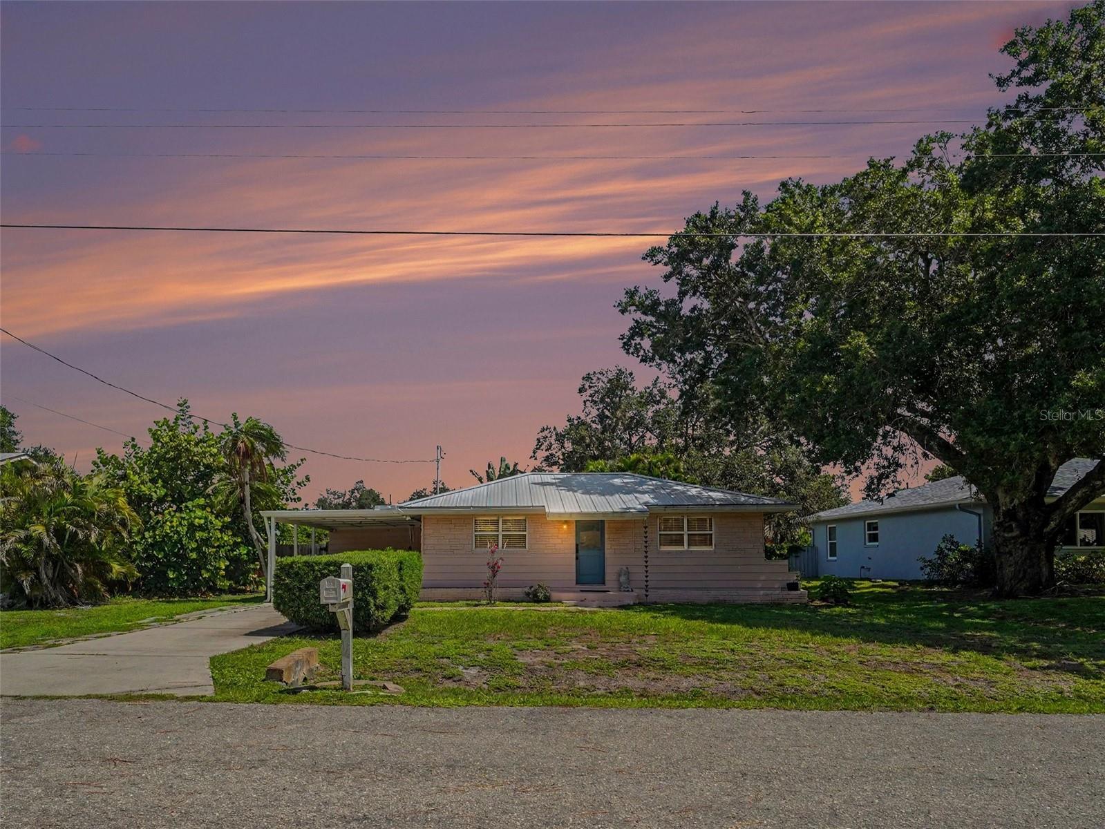 Photo of 3035 HILLVIEW STREET SARASOTA FL 34239