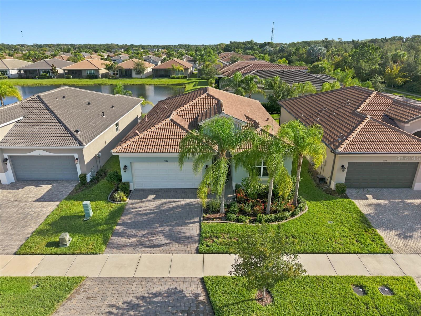 Photo of 5124 HIGHLAND POINTE COURT WIMAUMA FL 33598