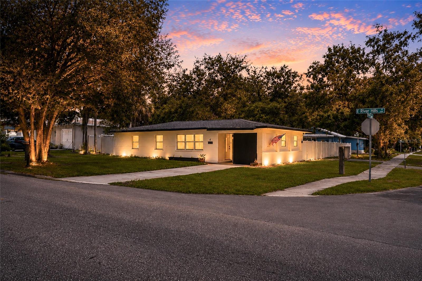 Photo of 4015 RIVER HILLS DRIVE TAMPA FL 33617