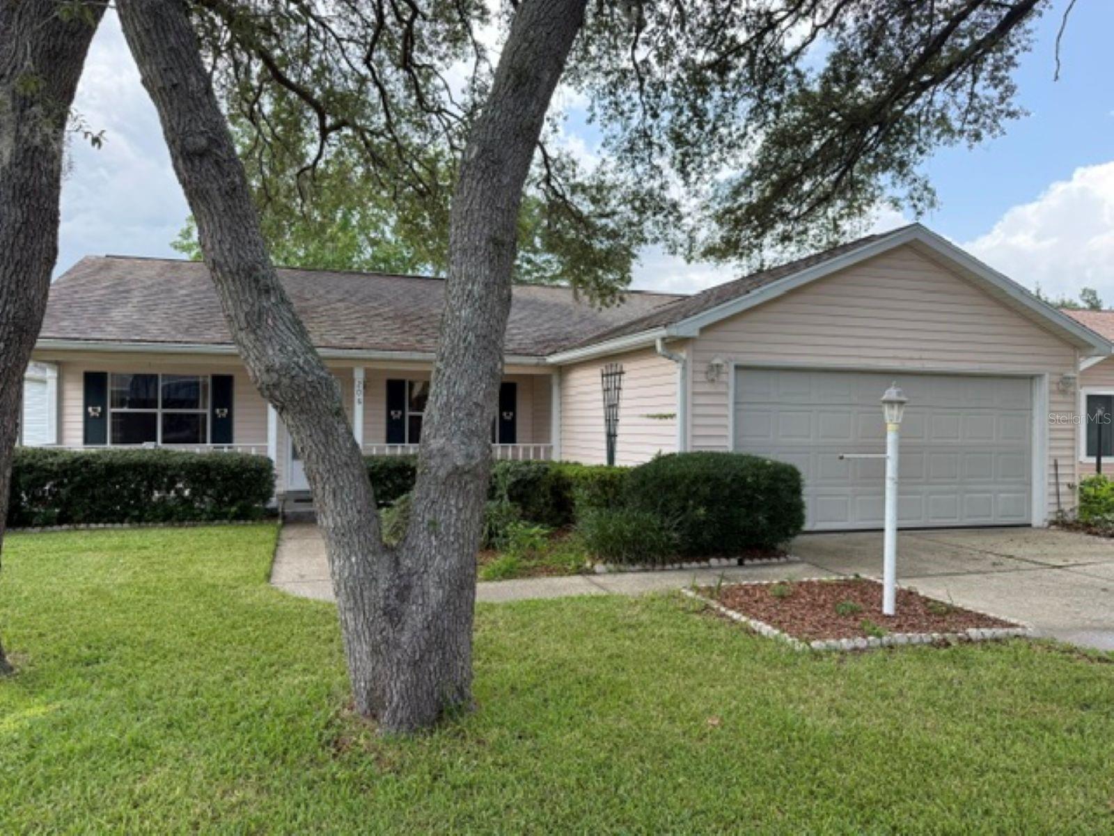Photo of 208 ARAGON LANE LADY LAKE FL 32159