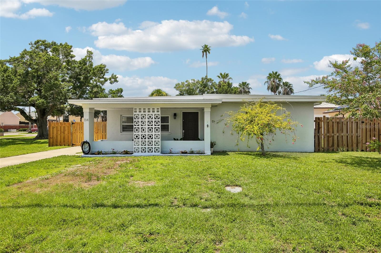 Photo of 114 LAKE JUDY LEE DRIVE LARGO FL 33771